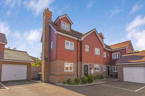 4 bedroom semi-detached house to rent, Red Lion Square, Sevenoaks TN15