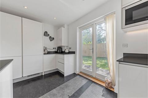4 bedroom semi-detached house to rent, Red Lion Square, Sevenoaks TN15