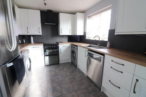undefined, Luton LU2