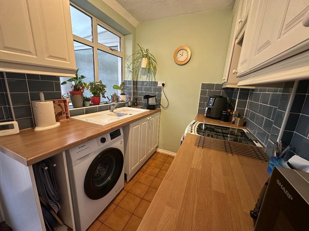 KITCHEN 11'8 x 6'7