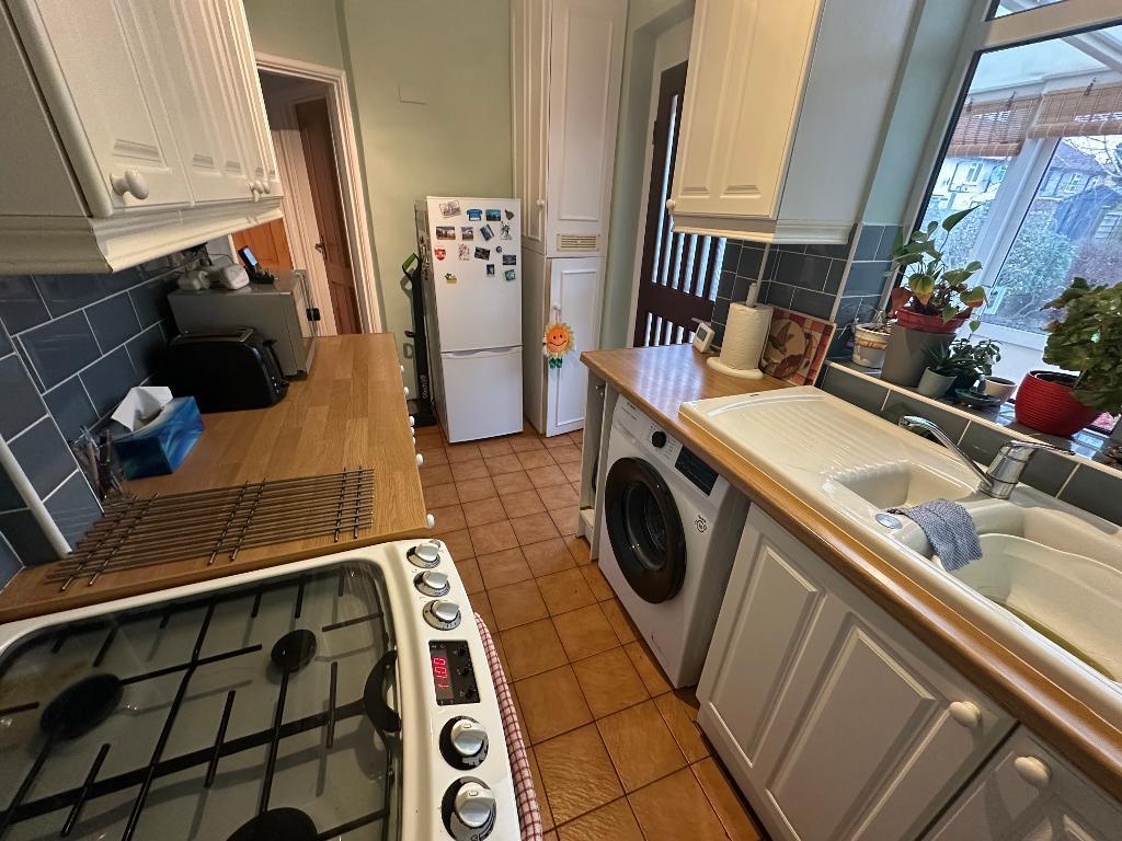 KITCHEN 11'8 x 6'7