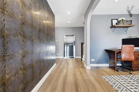 4 bedroom detached house for sale, Russell Road, Buckhurst Hill IG9