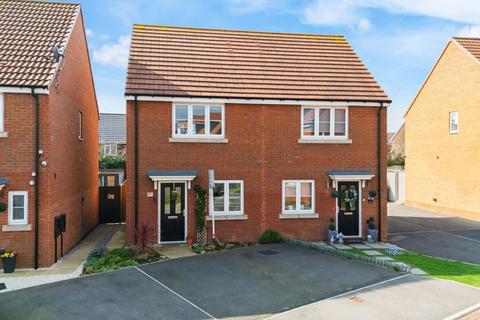 2 bedroom semi-detached house for sale, Hawthorne Close, Pontefract WF8