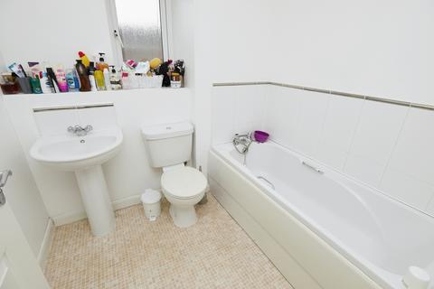 2 bedroom flat for sale, Ocean Court, City Point, DE24