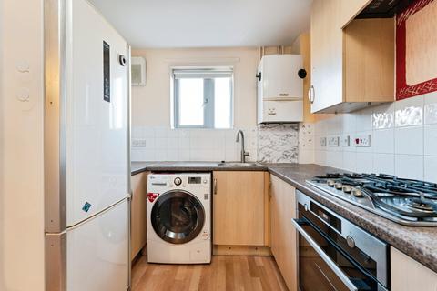 2 bedroom flat for sale, Chieftain Way, Cambridge, CB4