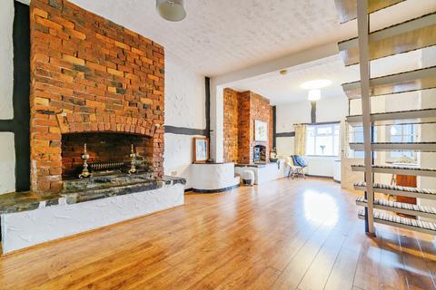 Terraced house - Darwen Road, Bolton, BL7