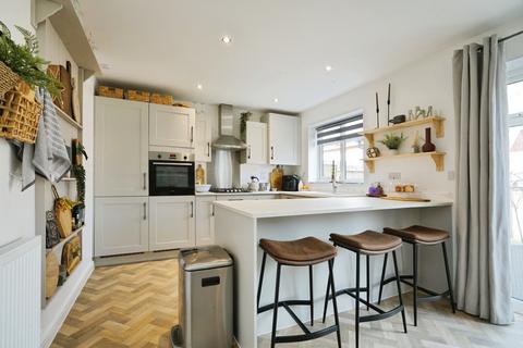 3 bedroom detached house for sale, Stroudley Drive, Midway, Swadlincote, DE11