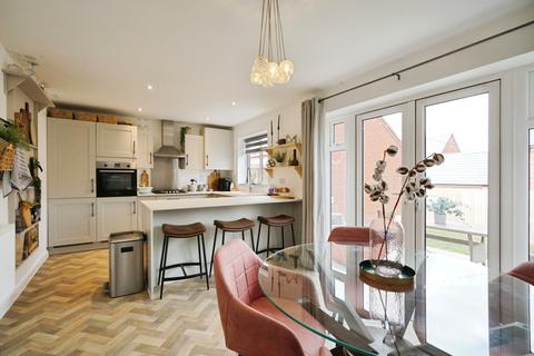 3 bedroom detached house for sale, Stroudley Drive, Midway, Swadlincote, DE11