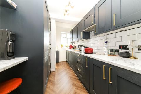 2 bedroom flat for sale, Coombe Road, Croydon, CR0