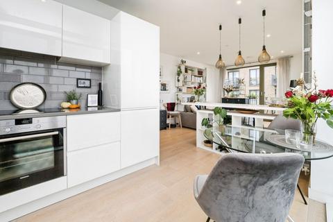 2 bedroom apartment for sale, 4 Cunningham Avenue, Royal Wharf, E16