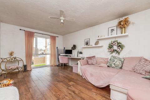 2 bedroom flat for sale, Candytuft Road, Chelmsford, CM1