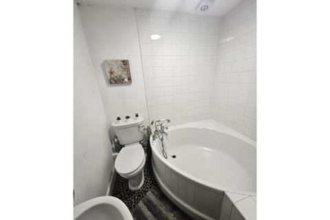 1 bedroom flat for sale, London Road, Dover, CT17