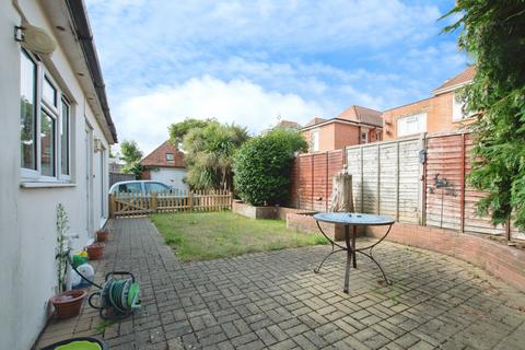 2 bedroom ground floor flat for sale, Southwood Avenue, Bournemouth, BH6