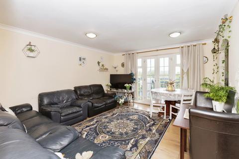 2 bedroom apartment for sale, Queensberry Place, London, E12