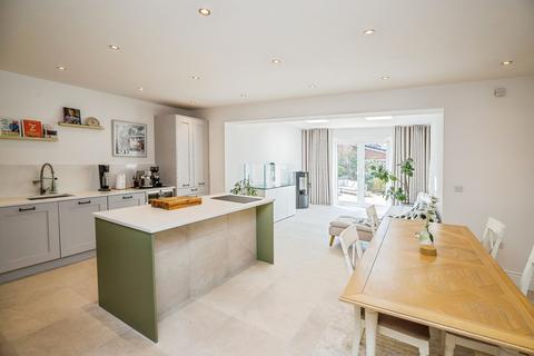 4 bedroom detached house for sale, Rhodfa Gladstone, Chester, CH4