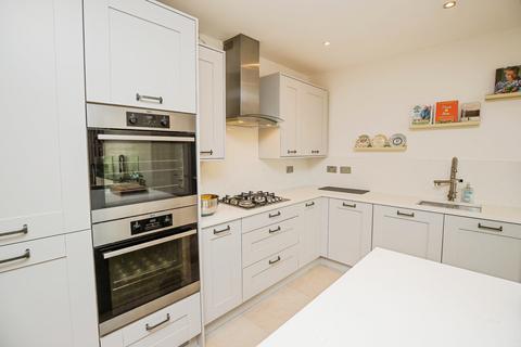 4 bedroom detached house for sale, Rhodfa Gladstone, Chester, CH4