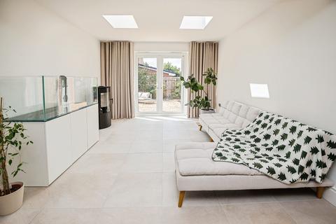 4 bedroom detached house for sale, Rhodfa Gladstone, Chester, CH4