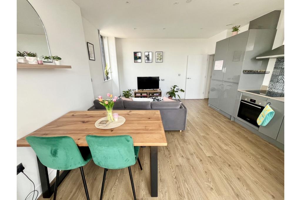 Lounge/Dining Room