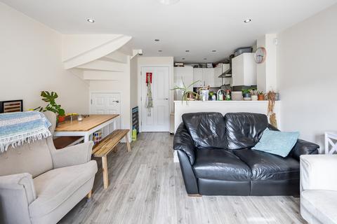 4 bedroom semi-detached house for sale, Wesson Road, Warwick, CV34