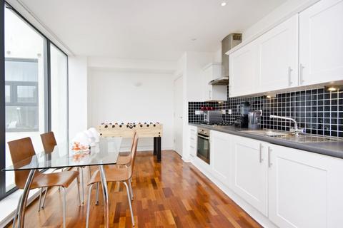 18 Shaftesbury Road, London, E7