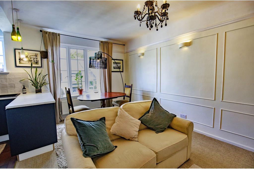 Lounge/Dining Room