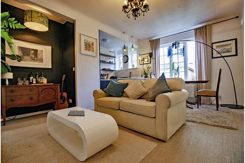 2 bedroom apartment for sale, Hillsborough Court, London, NW6