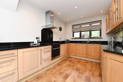 4 bedroom detached house for sale, Gladden Fields, Chelmsford, CM3