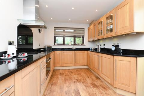 4 bedroom detached house for sale, Gladden Fields, Chelmsford, CM3
