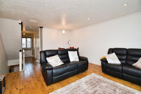 3 bedroom terraced house for sale, Hardy Avenue, London, E16