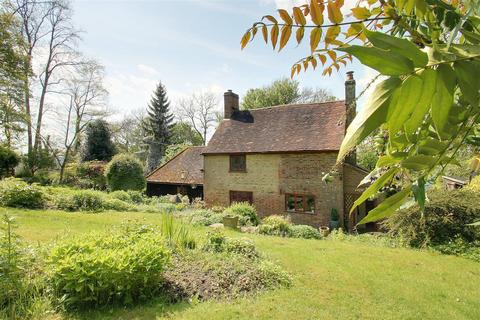 2 bedroom detached house to rent, Moneybury Hill, Ashridge