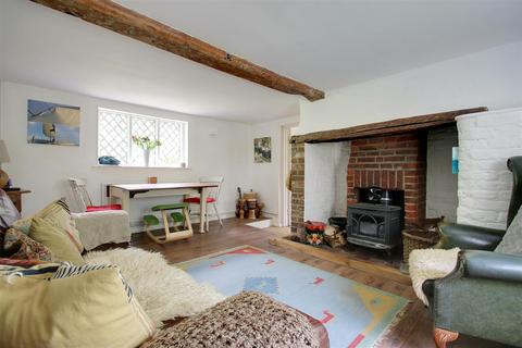2 bedroom detached house to rent, Moneybury Hill, Ashridge