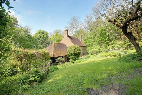 2 bedroom detached house to rent, Moneybury Hill, Ashridge