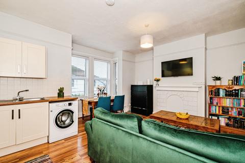 2 bedroom flat for sale, Bridge Road, Worthing, BN14