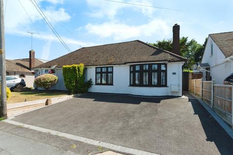 2 bedroom semi-detached bungalow for sale, Elizabeth Drive, Wickford, SS12