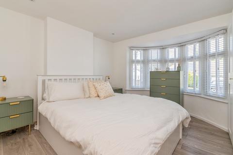 2 bedroom semi-detached bungalow for sale, Elizabeth Drive, Wickford, SS12