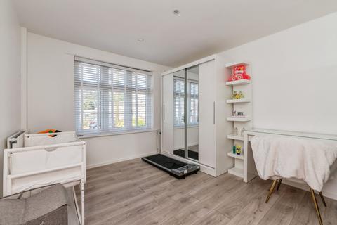 2 bedroom semi-detached bungalow for sale, Elizabeth Drive, Wickford, SS12