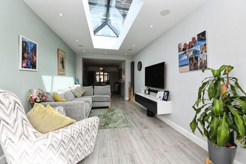 3 bedroom semi-detached house for sale, Challis Lane, Braintree, CM7