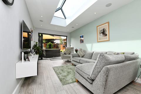 3 bedroom semi-detached house for sale, Challis Lane, Braintree, CM7