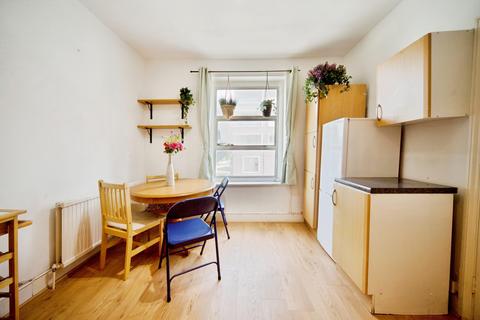 2 bedroom flat for sale, Agar Grove, London, NW1