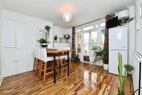 3 bedroom semi-detached house for sale, Daws Heath Road, Rayleigh, SS6