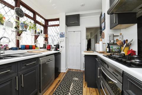 3 bedroom semi-detached house for sale, Daws Heath Road, Rayleigh, SS6