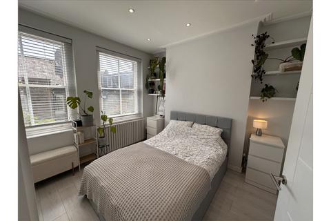 1 bedroom flat for sale, Hemstal Road, London, NW6