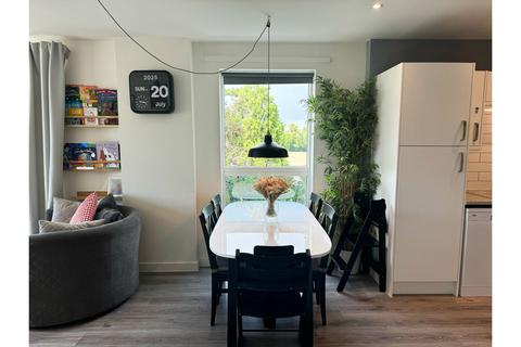 Larner Road, Erith, DA8