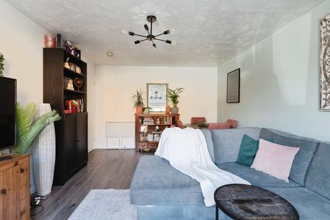 2 bedroom flat for sale, Browning Drive, Wickford, SS12