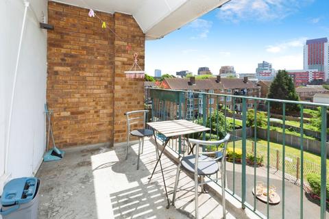 3 bedroom apartment for sale, Avondale Road, London, E16