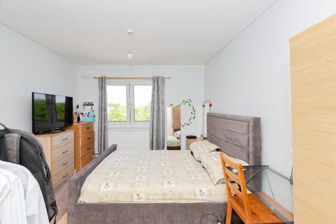 3 bedroom apartment for sale, Avondale Road, London, E16