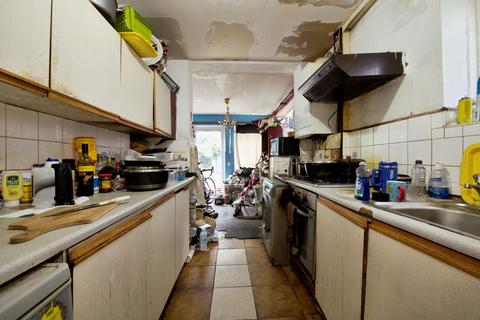 3 bedroom semi-detached house for sale, Sheaveshill Avenue, London, NW9