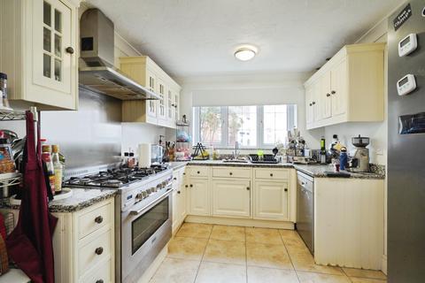 4 bedroom detached house for sale, Wood Street, Swadlincote, DE11