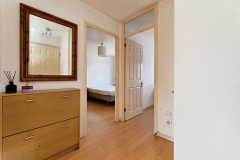 2 bedroom apartment for sale, Gillards Mews, London, E17