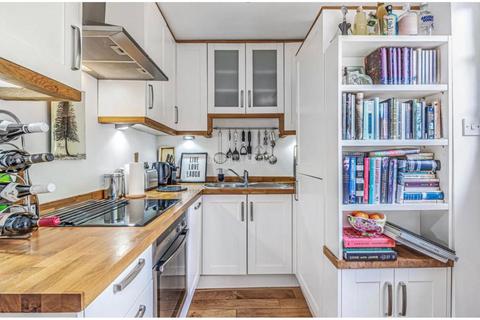 2 bedroom end of terrace house for sale, Falloden Way, London, NW11